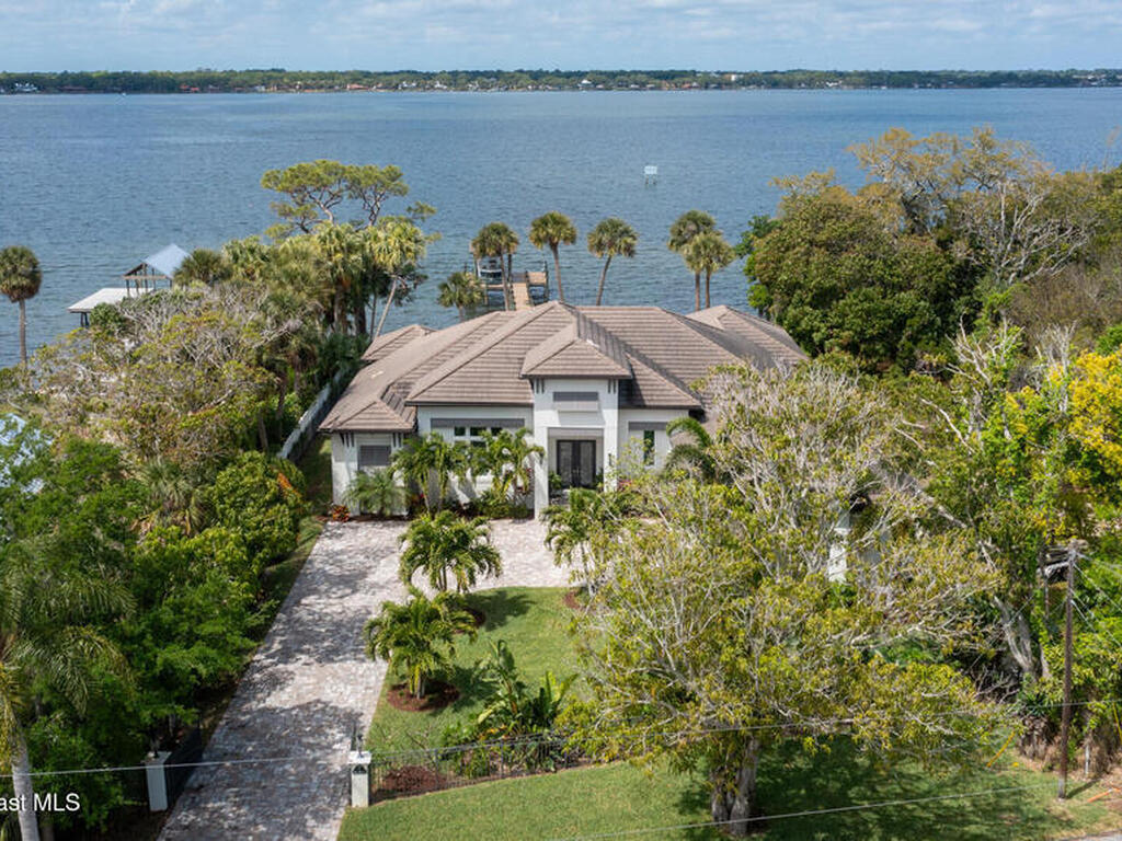 3869 S Tropical Trail, Merritt Island, FL 32952
