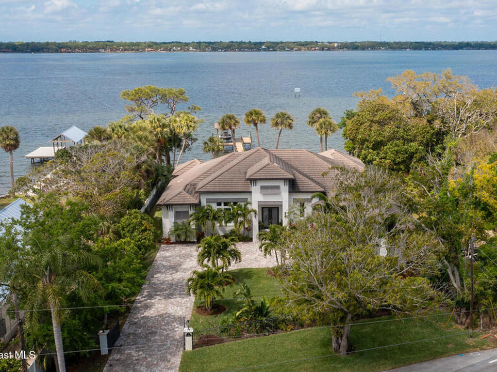 3869 S Tropical Trail, Merritt Island, FL 32952