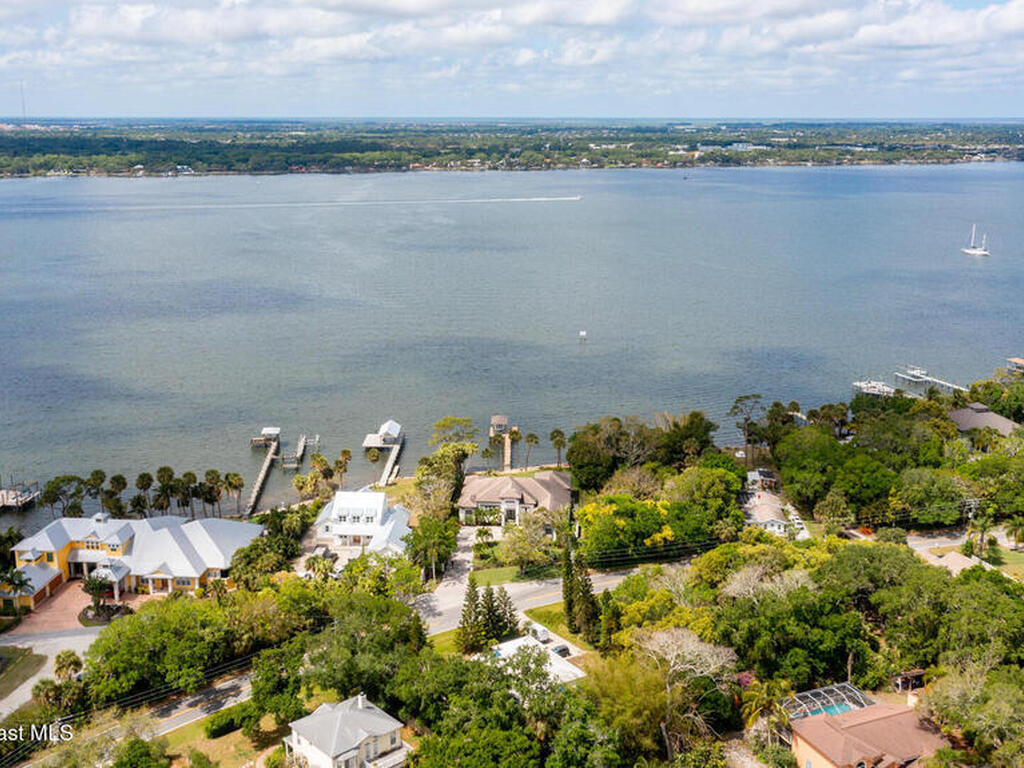 3869 S Tropical Trail, Merritt Island, FL 32952