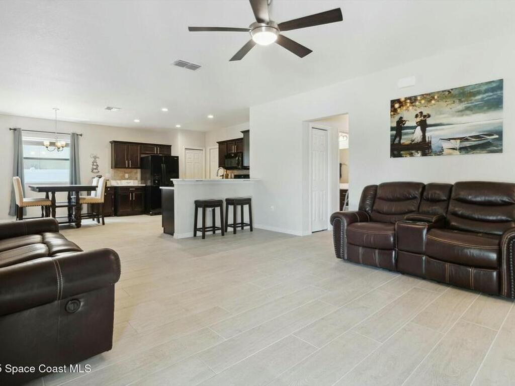 427 Highland Meadows Street, Davenport, FL 33837