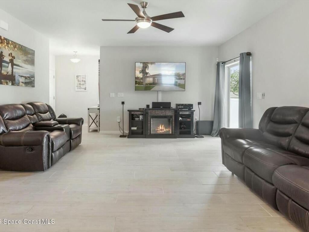 427 Highland Meadows Street, Davenport, FL 33837