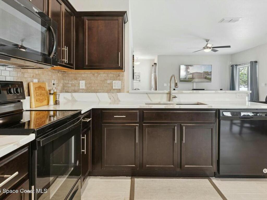 427 Highland Meadows Street, Davenport, FL 33837
