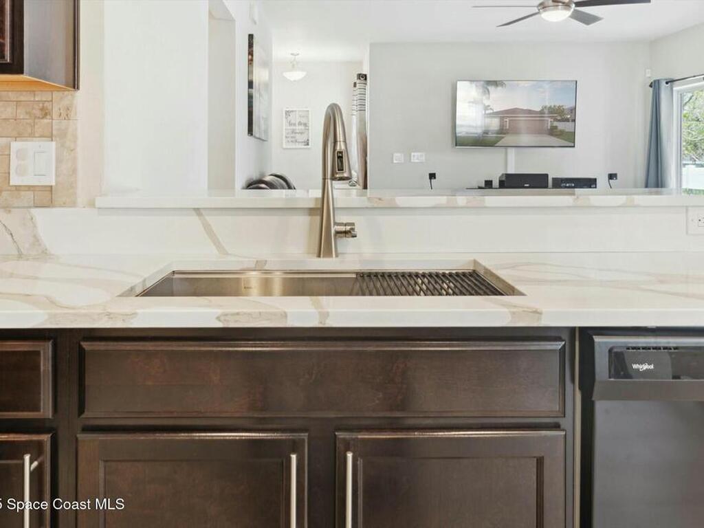 427 Highland Meadows Street, Davenport, FL 33837