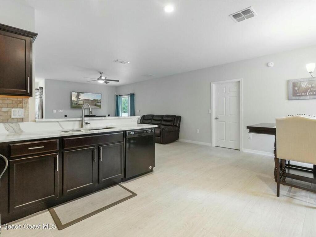 427 Highland Meadows Street, Davenport, FL 33837