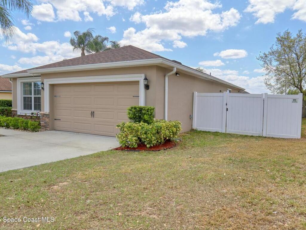 427 Highland Meadows Street, Davenport, FL 33837