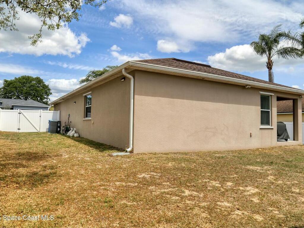 427 Highland Meadows Street, Davenport, FL 33837