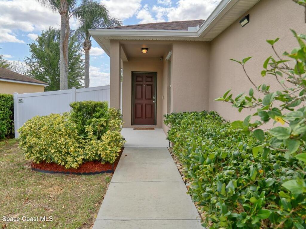 427 Highland Meadows Street, Davenport, FL 33837