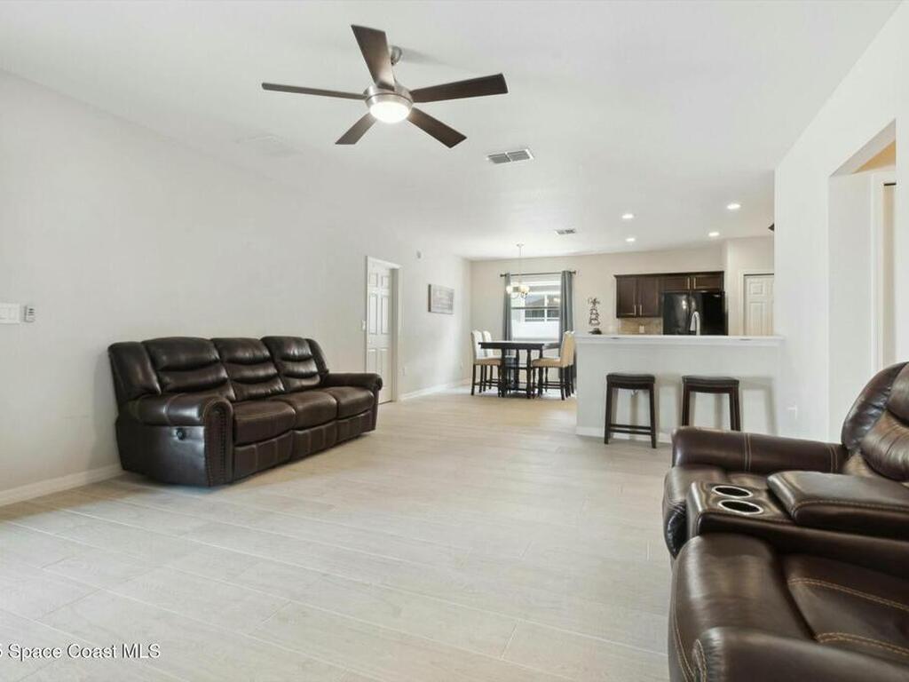 427 Highland Meadows Street, Davenport, FL 33837