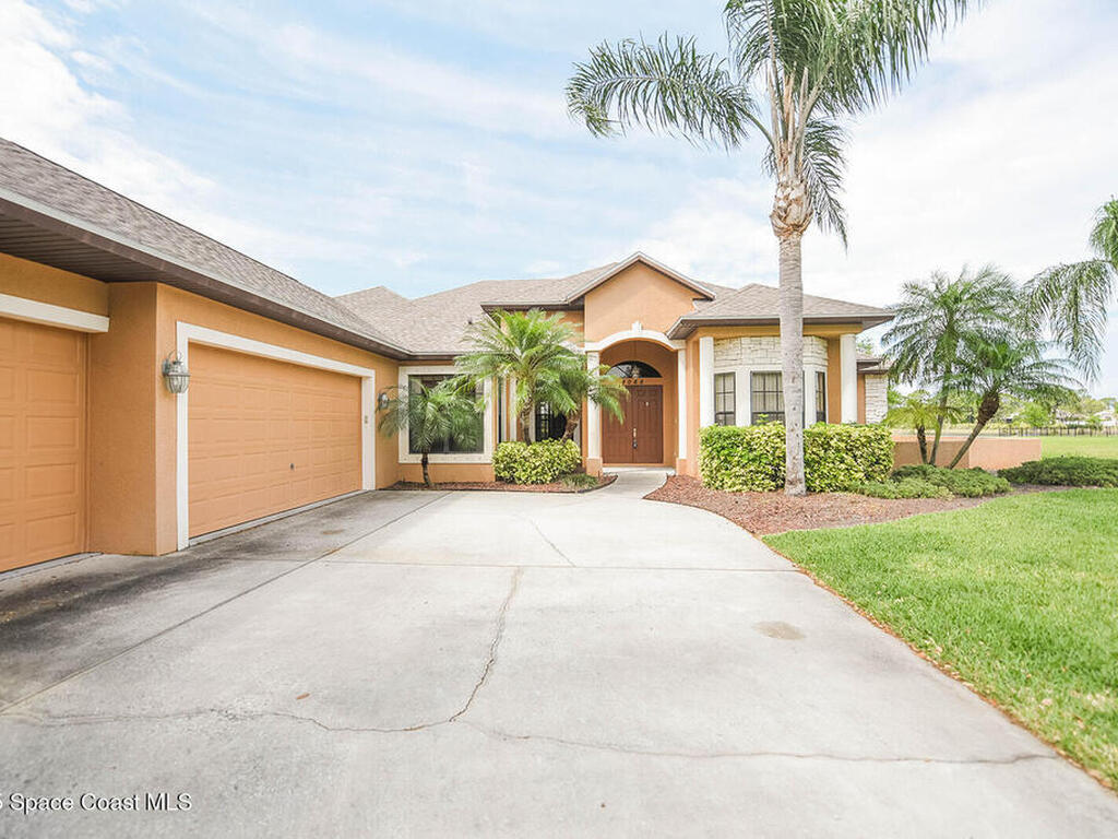 4068 Gardenwood Circle, Grant, FL 32949