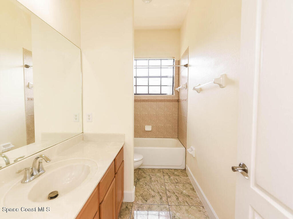 4068 Gardenwood Circle, Grant, FL 32949