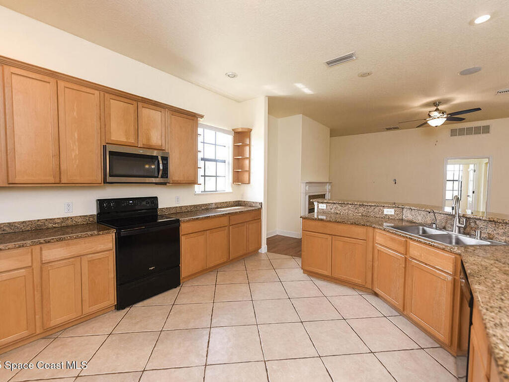 4068 Gardenwood Circle, Grant, FL 32949