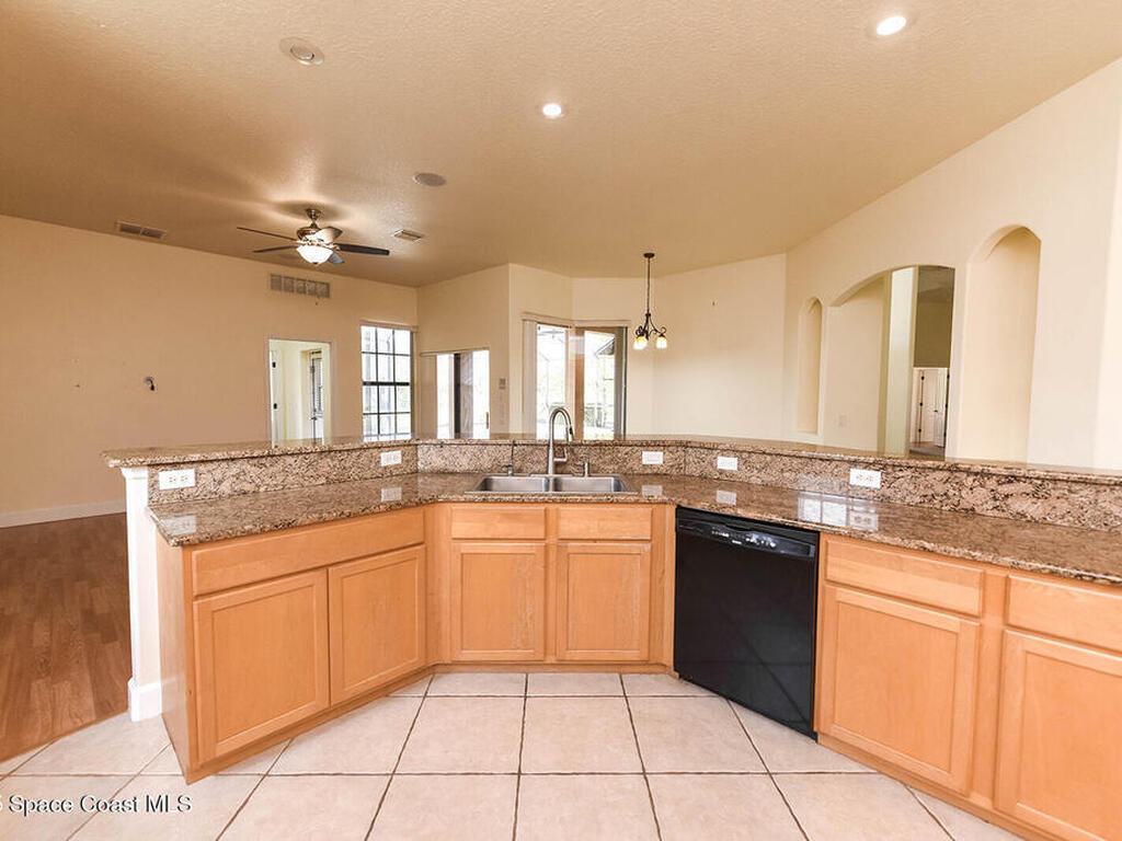 4068 Gardenwood Circle, Grant, FL 32949