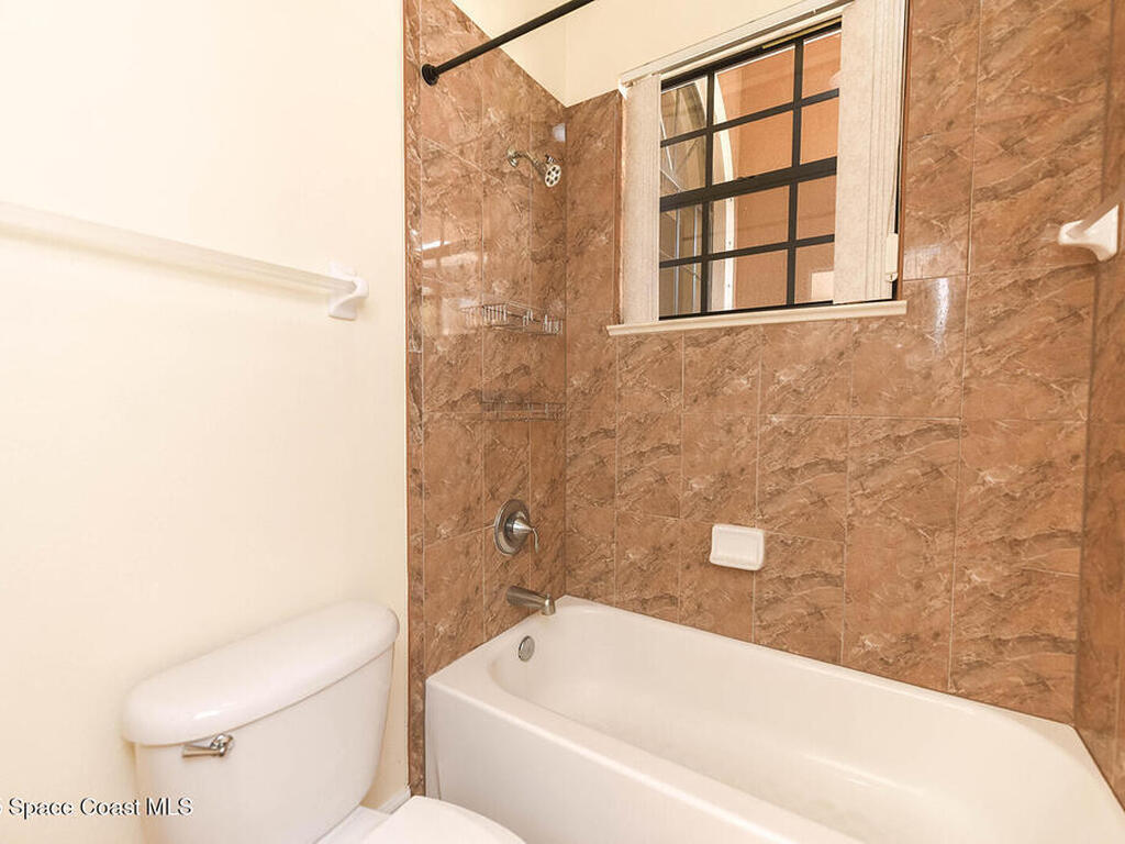 4068 Gardenwood Circle, Grant, FL 32949