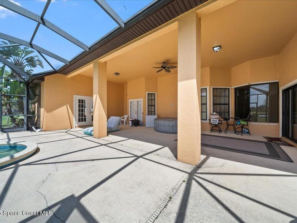 4068 Gardenwood Circle, Grant, FL 32949
