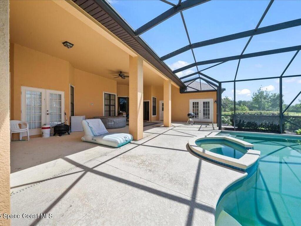 4068 Gardenwood Circle, Grant, FL 32949
