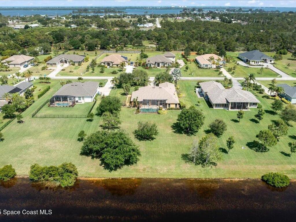 4068 Gardenwood Circle, Grant, FL 32949