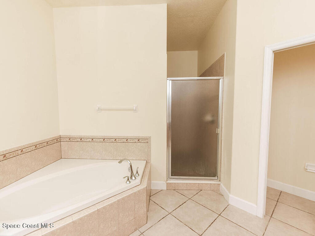 4068 Gardenwood Circle, Grant, FL 32949