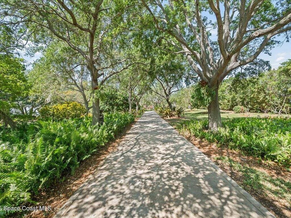 9340 S Tropical Trail, Merritt Island, FL 32952