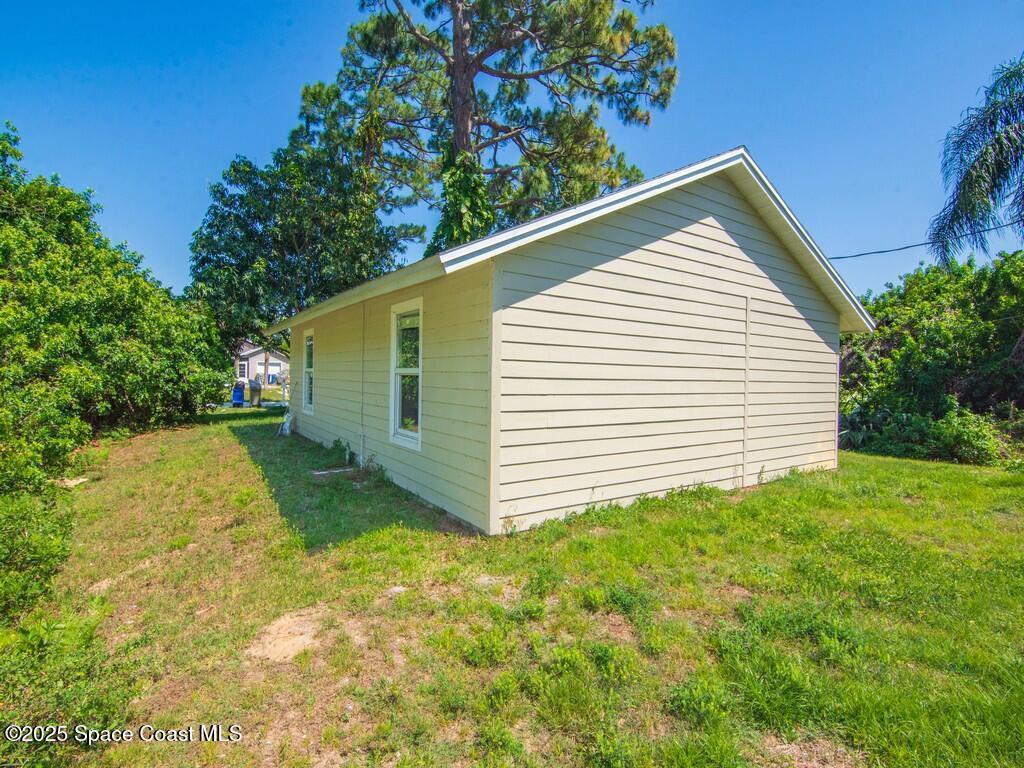 1325 17th Court, Vero Beach, FL 32962