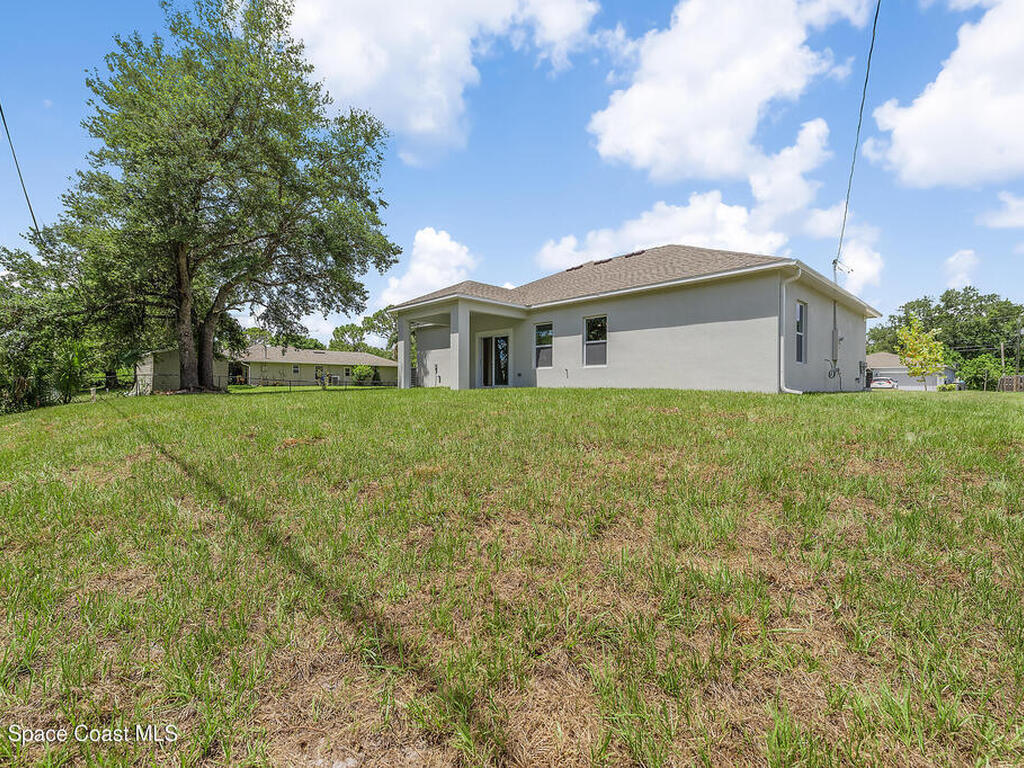 8276 100th Avenue, Vero Beach, FL 32967