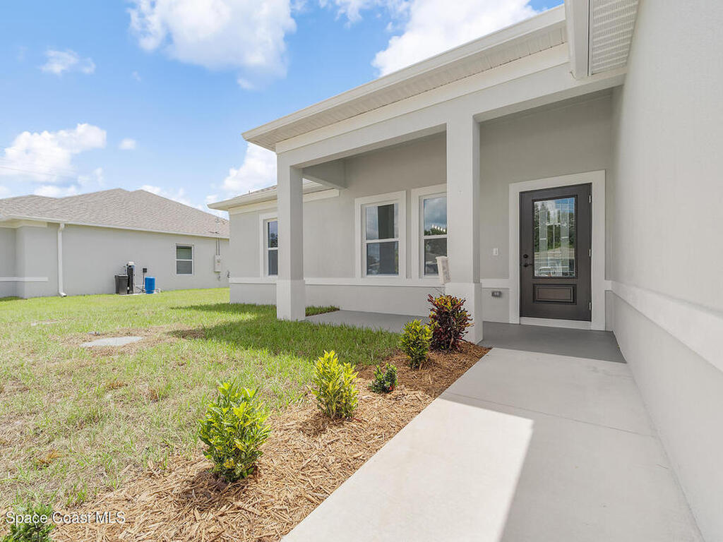 8276 100th Avenue, Vero Beach, FL 32967