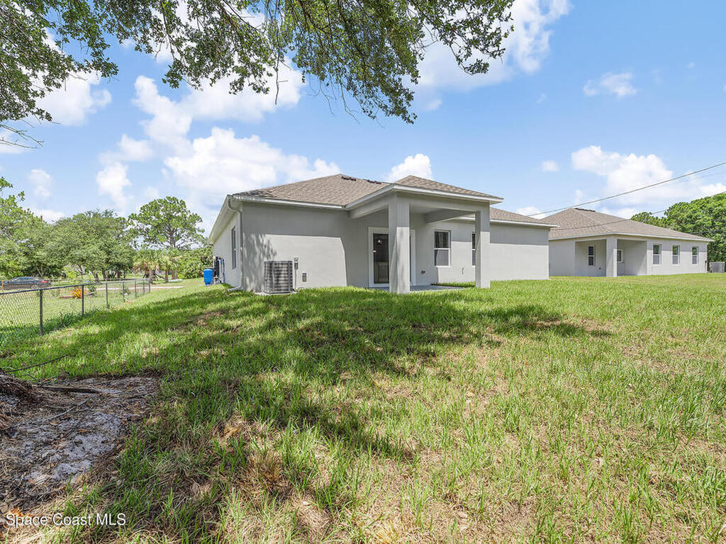 8276 100th Avenue, Vero Beach, FL 32967