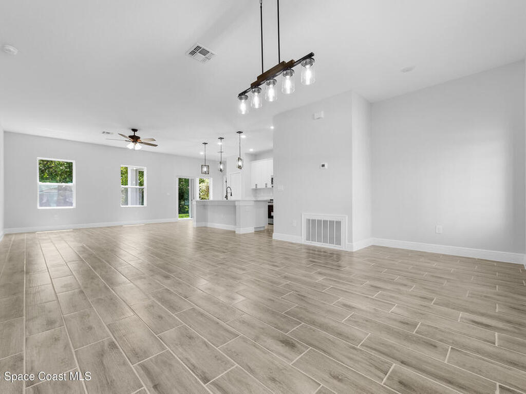 8276 100th Avenue, Vero Beach, FL 32967