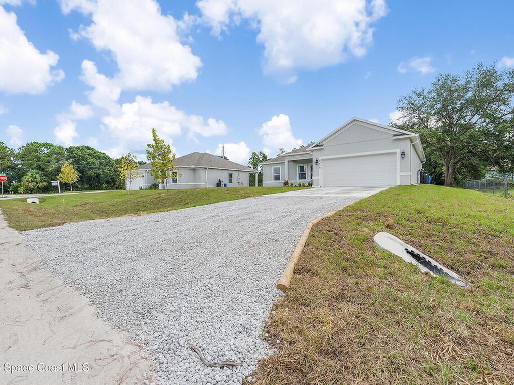 8276 100th Avenue, Vero Beach, FL 32967