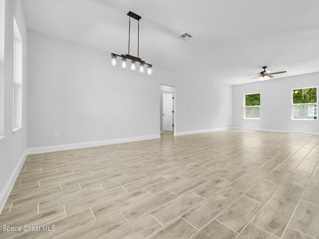 8276 100th Avenue, Vero Beach, FL 32967