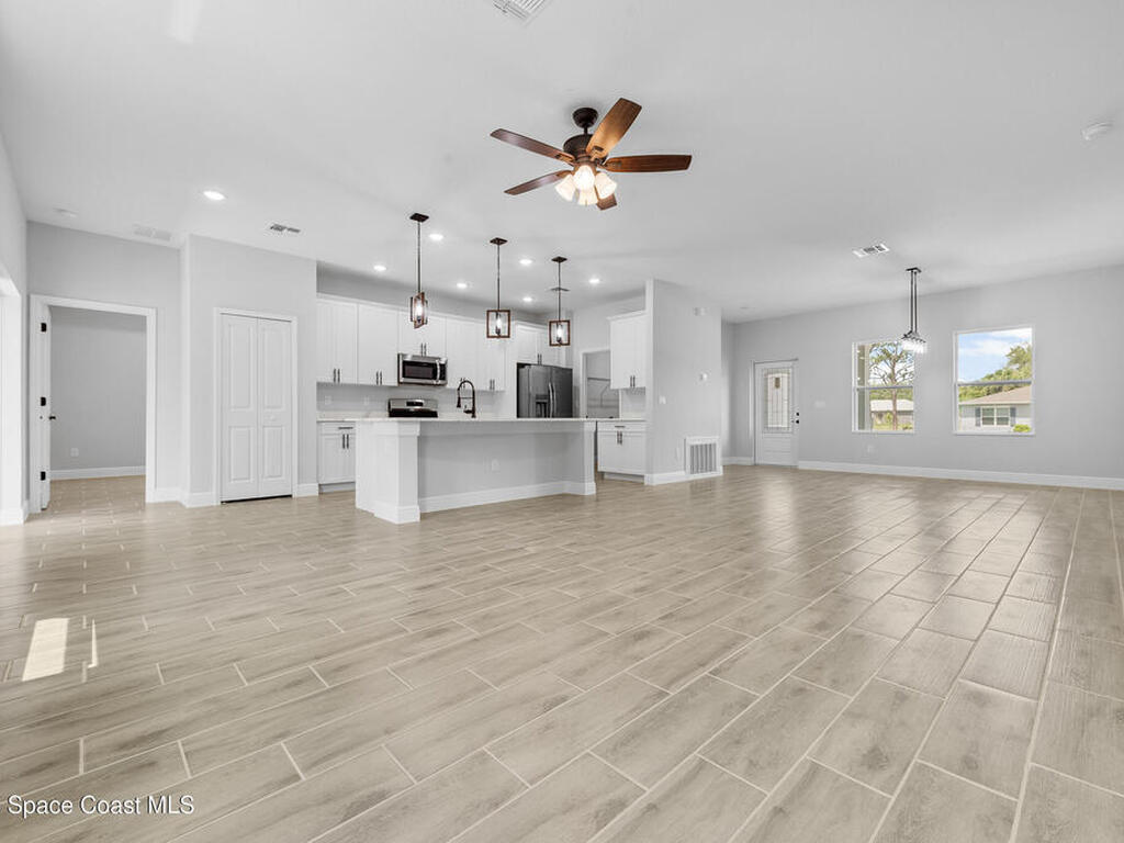 8276 100th Avenue, Vero Beach, FL 32967