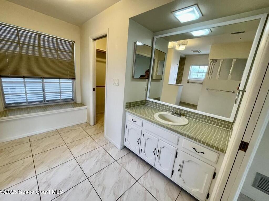 48 Country Club Road, Cocoa Beach, FL 32931