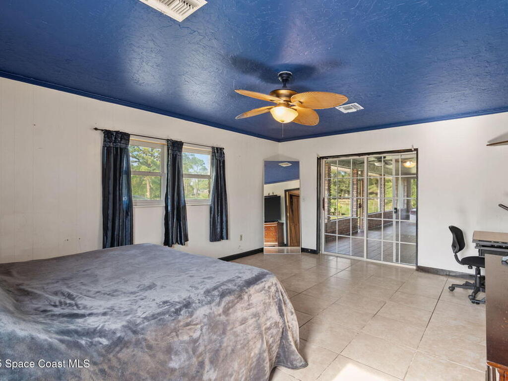 4950 Country Place, Grant, FL 32949