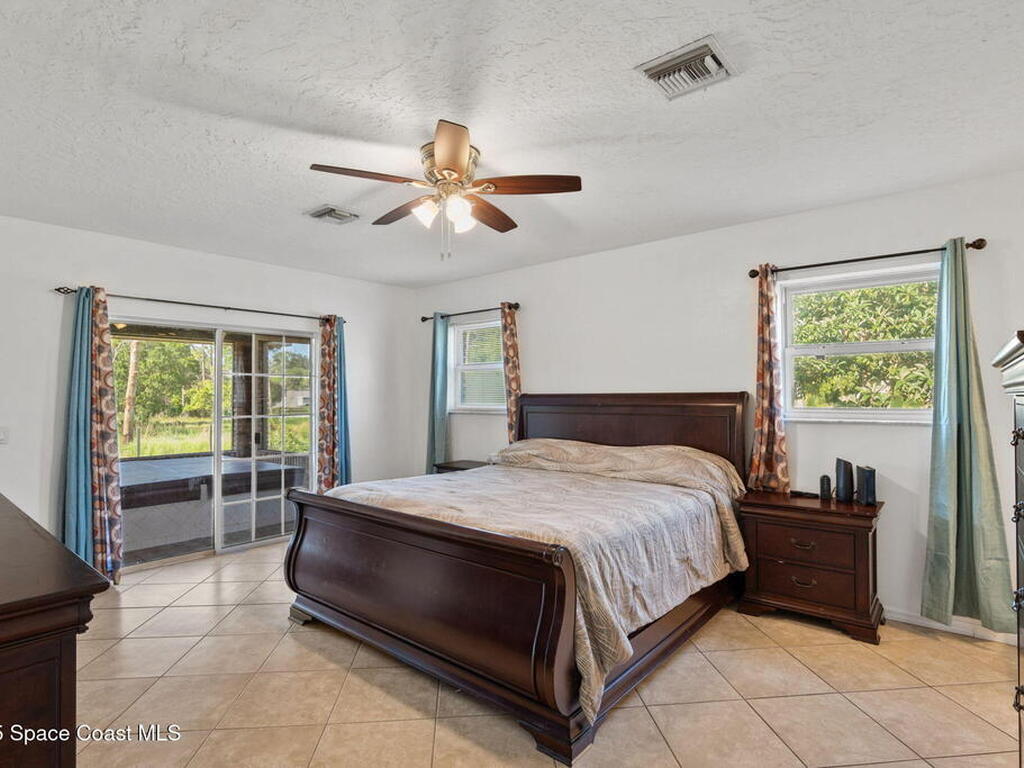 4950 Country Place, Grant, FL 32949