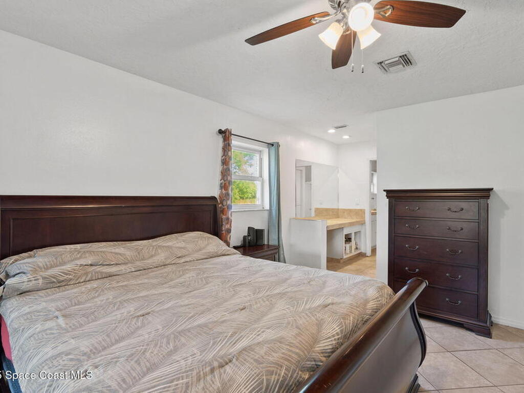 4950 Country Place, Grant, FL 32949