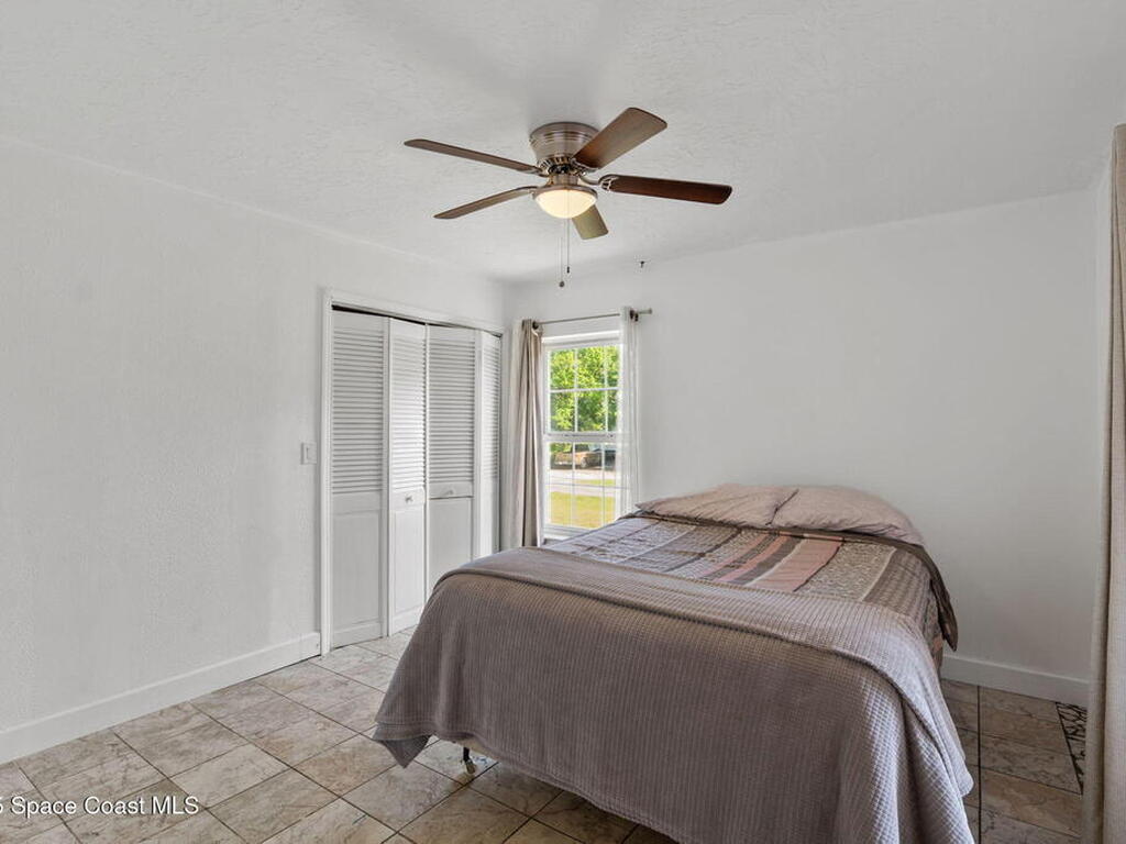 4950 Country Place, Grant, FL 32949