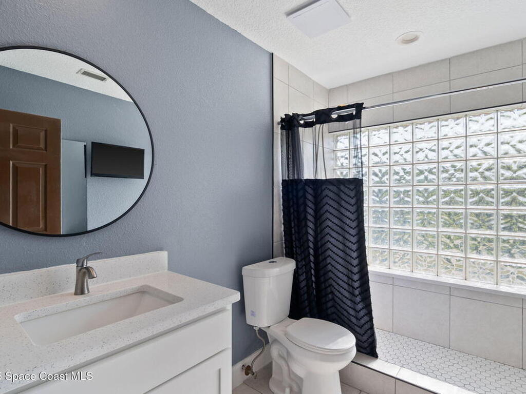 4950 Country Place, Grant, FL 32949