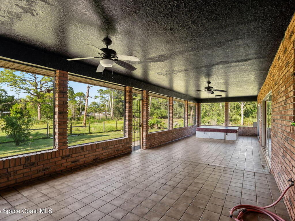 4950 Country Place, Grant, FL 32949