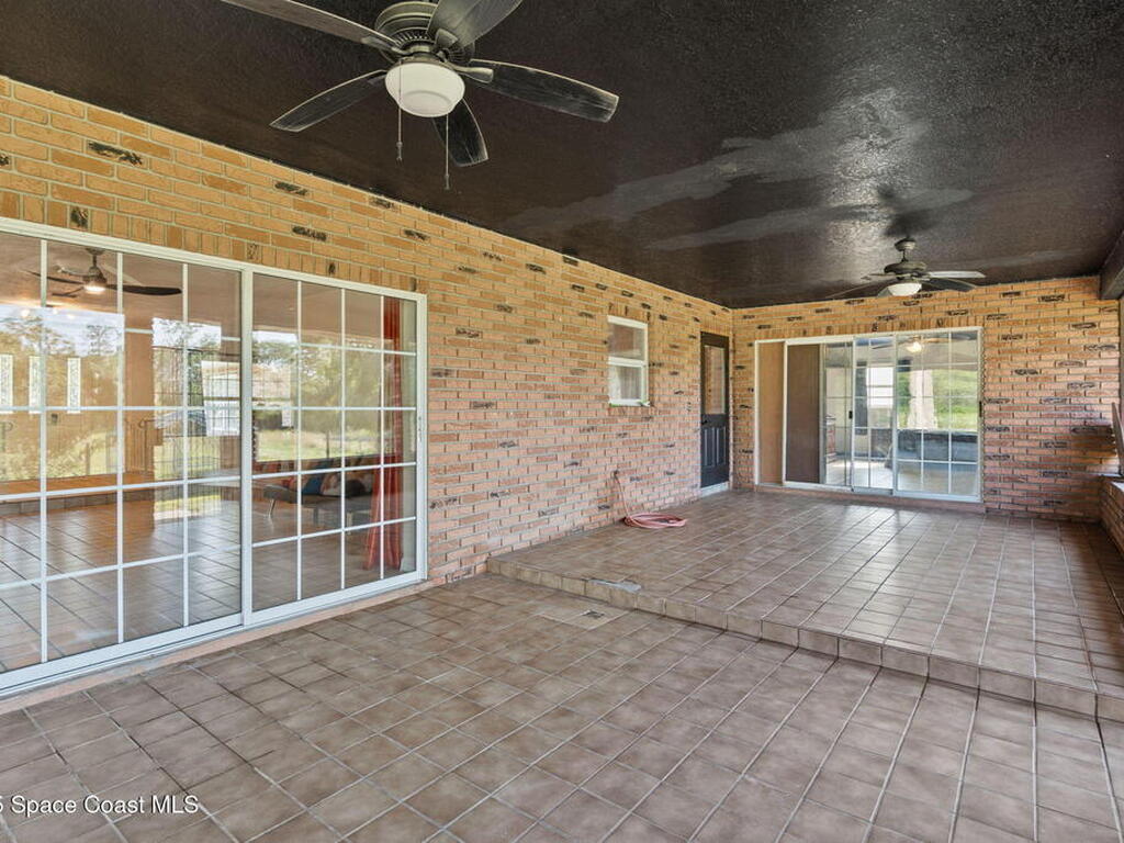 4950 Country Place, Grant, FL 32949