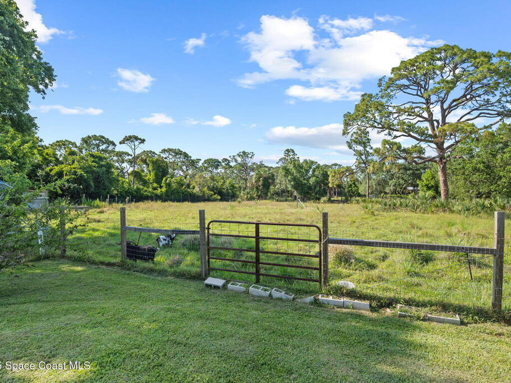 4950 Country Place, Grant, FL 32949