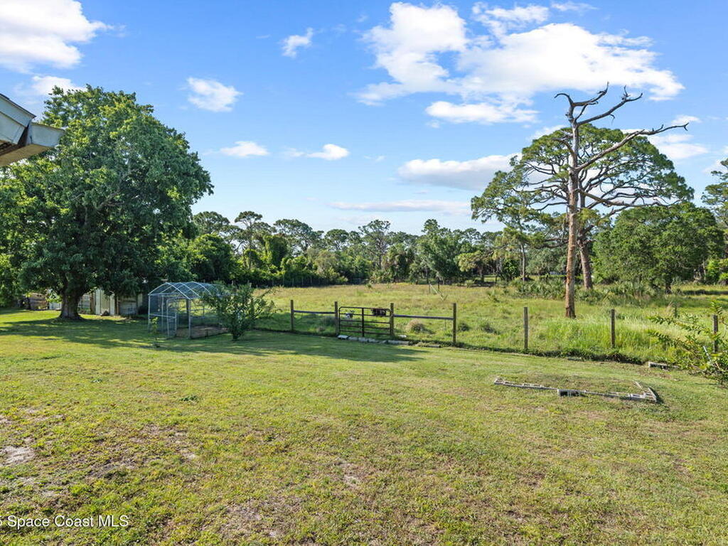4950 Country Place, Grant, FL 32949