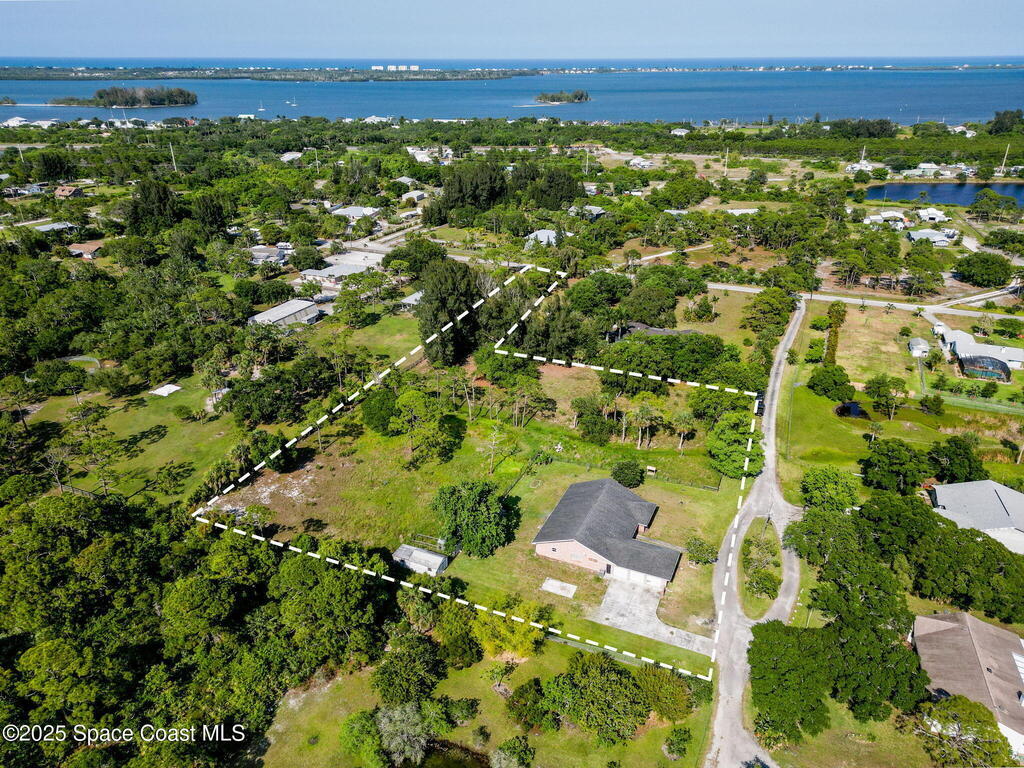 4950 Country Place, Grant, FL 32949