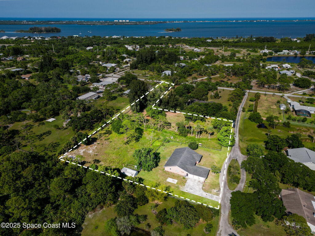 4950 Country Place, Grant, FL 32949