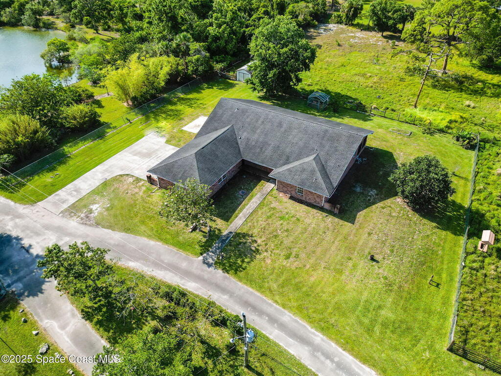 4950 Country Place, Grant, FL 32949