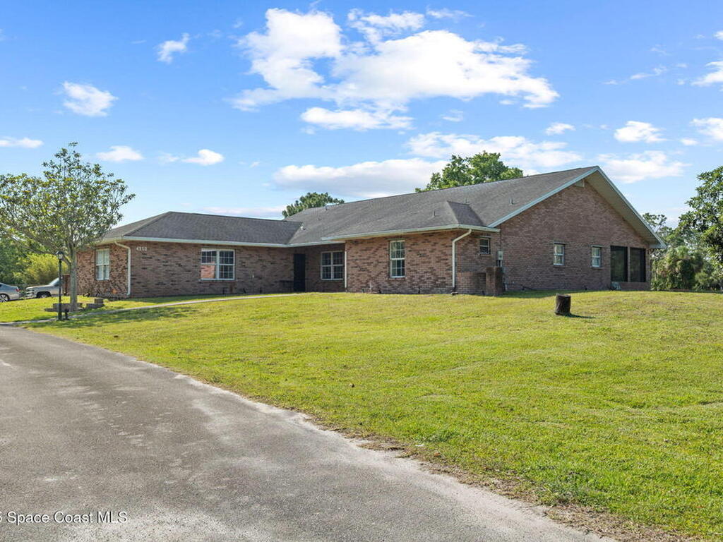 4950 Country Place, Grant, FL 32949
