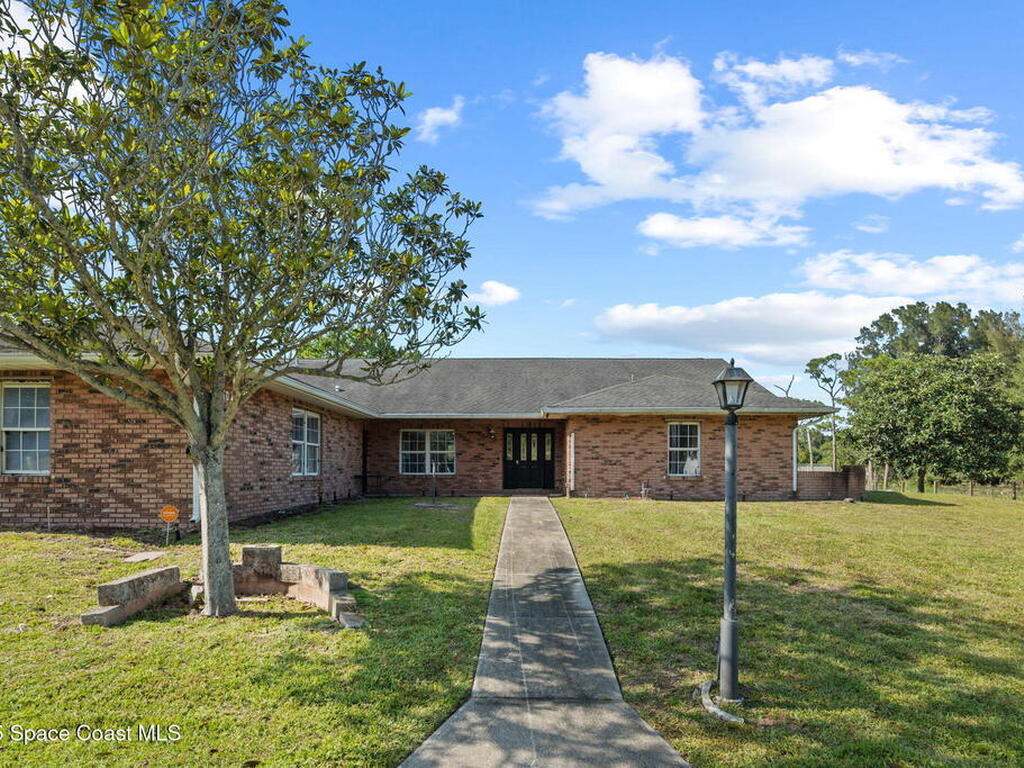 4950 Country Place, Grant, FL 32949