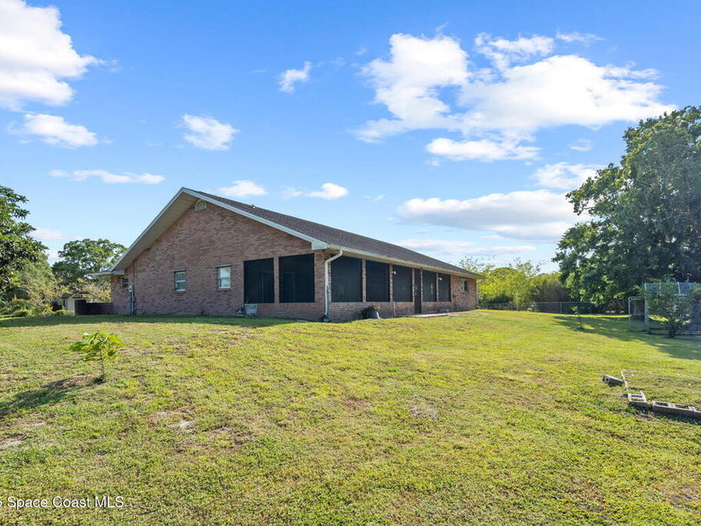 4950 Country Place, Grant, FL 32949