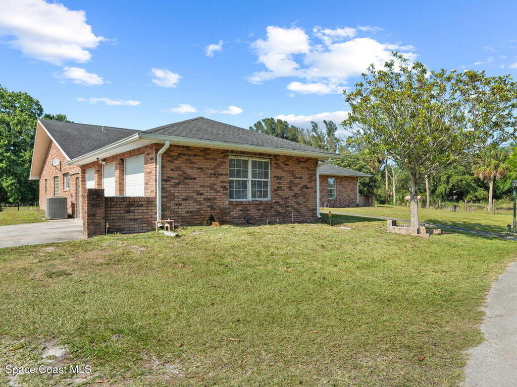 4950 Country Place, Grant, FL 32949