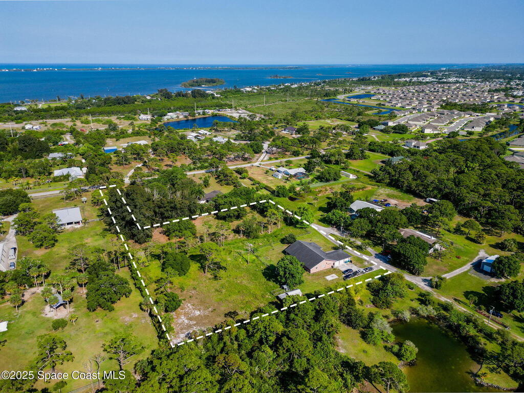 4950 Country Place, Grant, FL 32949