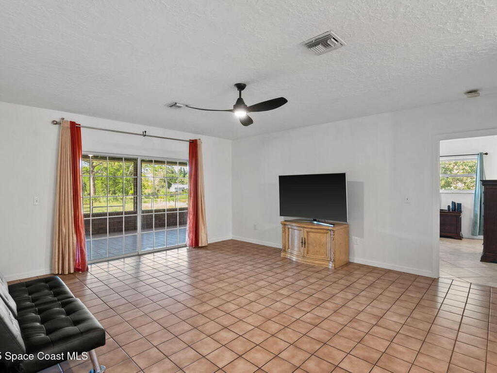 4950 Country Place, Grant, FL 32949