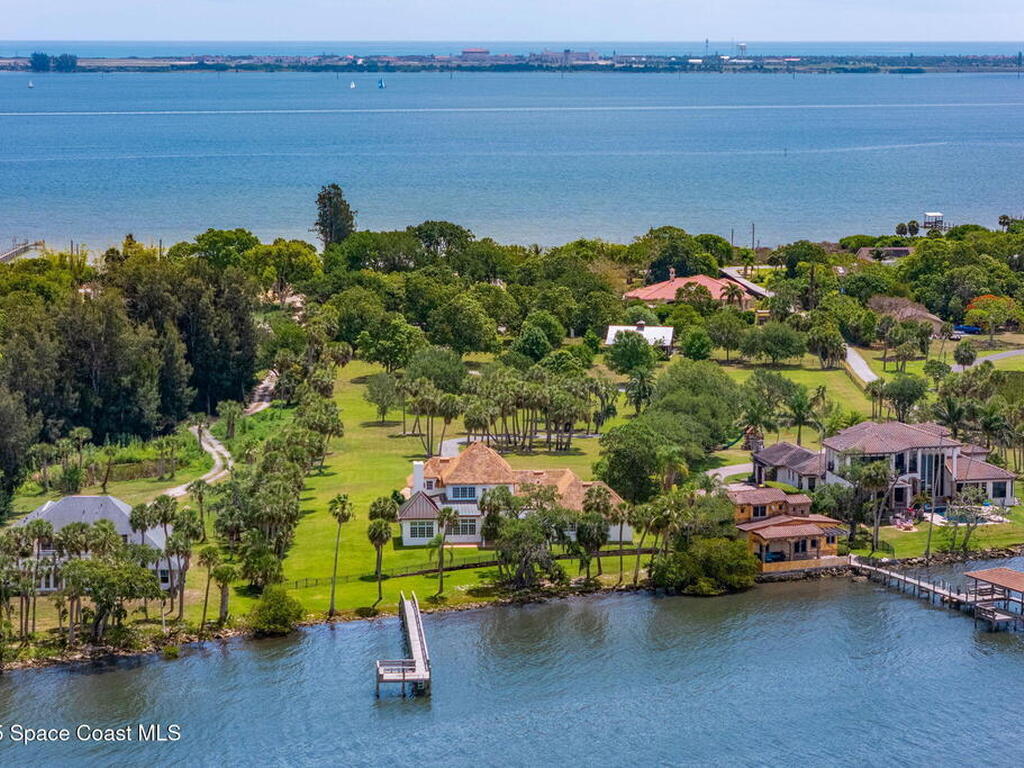 7021 S Tropical Trail, Merritt Island, FL 32952